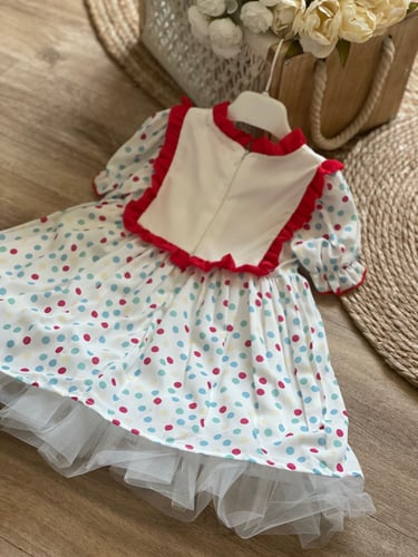 فستان بألوان زاهية