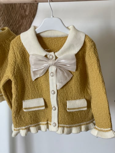 طقم تنورة وبلوزة باللون الكموني