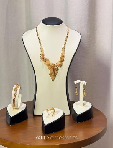 طقم اكسسوار ذهبي A1355