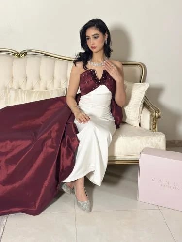 7565-فستان سهرة أوف وايت وعودي طويل بتفاصيل كريستال