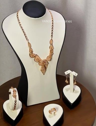 طقم اكسسوار ذهبي A1355