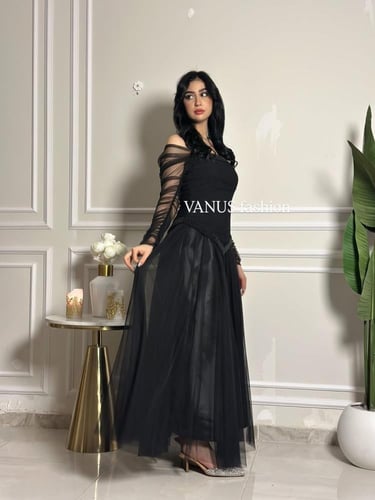 6879 - فستان أسود دانتيل بلمسة راقية