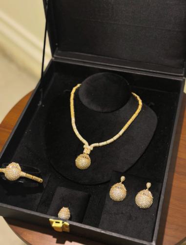 طقم اكسسوار ذهبي A1479