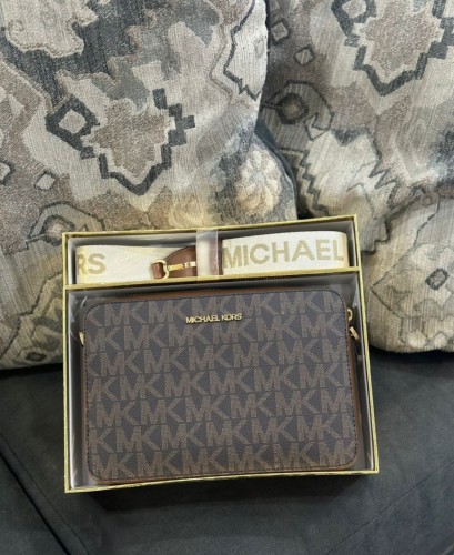 شنطة Michael kors