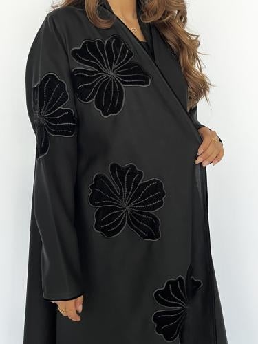 عباية سوداء بورد مخمل