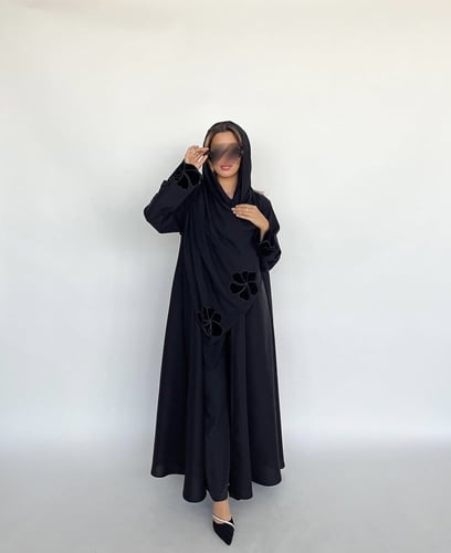 عباية سوداء مع مخمل