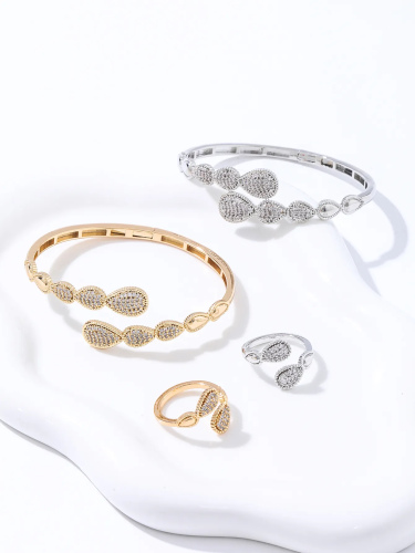 سوارة وخاتم مطليان بالذهب عيار 18 والبلاتينيوم