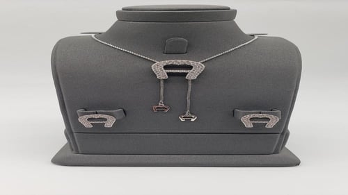 طقم سلسال وحلق بتصميم عصري ذهبي وفضي