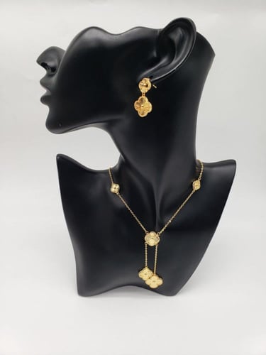 طقم فان كليف سلسال وحلق ذهبي - فضي - مستوحى