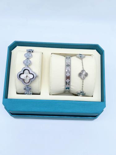 بكج فاخر من 3 قطع مستوحى من تصميم فان كليف