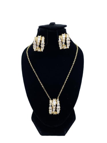 طقم سلسال وحلق سواروفسكي ذهبي و فضي - مستوحى