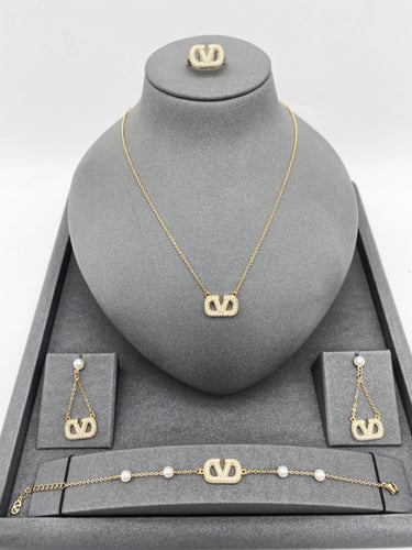 طقم فالنتينو 4 قطع فضي وذهبي - مستوحى