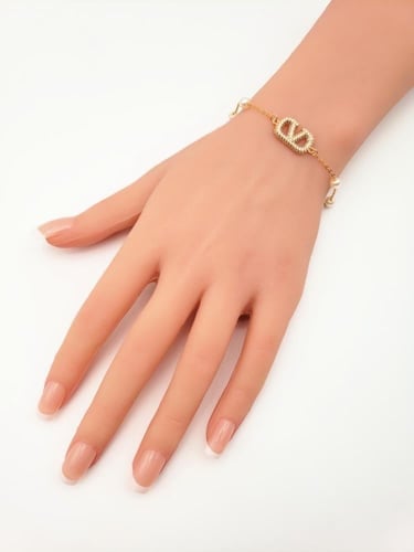 بوكس توزيعه 5 اساور بتصميم عالمي ذهبي وفضي