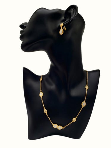 طقم بوشرون - مستوحى