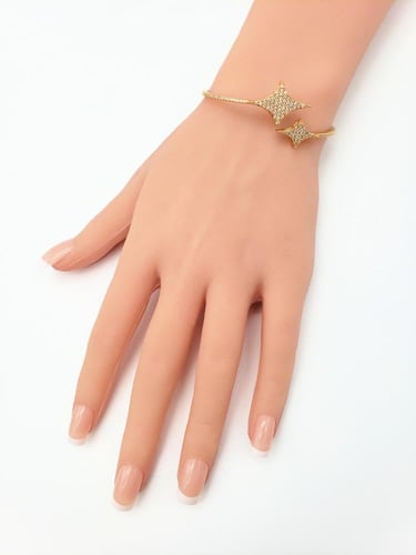 سوارة وخاتم بتصميم عصري