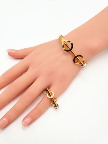 سوارة وخاتم كارتير تصميم عصري ذهبي وفضي - مستوحاة