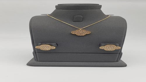 طقم سلسال وحلق بتصميم عصري ذهبي وفضي