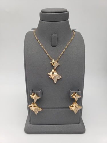 طقم سلسال وحلق بتصميم عصري