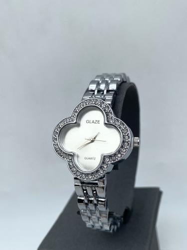 ساعة نسائية ستيل بلون فضي ميناء ابيض