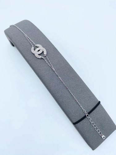 سوارة شانيل فضي وذهبي - مستوحاة