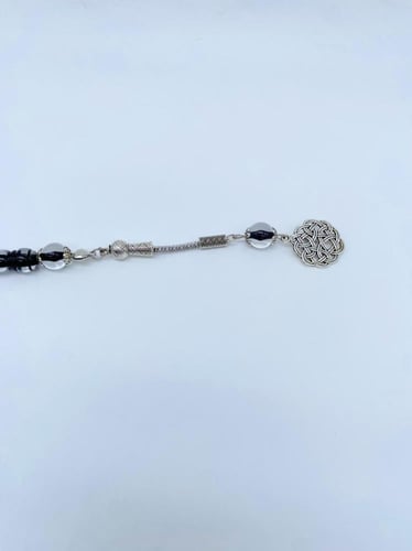 سبحة بكلايت شفافة بخيط اسود