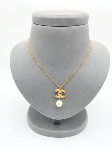 طقم شانيل سلسال وحلق - مستوحى