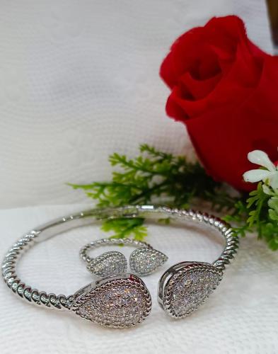 سوارة مع خاتم مرصعة بالزركون - فضي