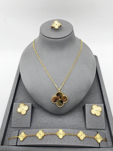 طقم فان كليف حجم كبير 4 قطع عدة الوان - مستوحى