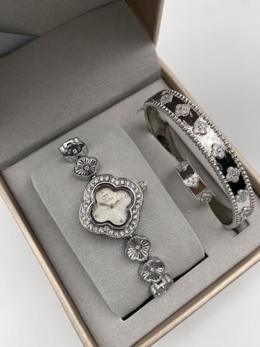 بكج سوارة مع خاتم وساعة مستوحى من فان كليف