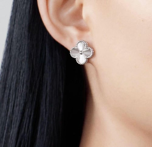 بكج فاخر من 4 قطع مستوحى من تصميم فان كليف