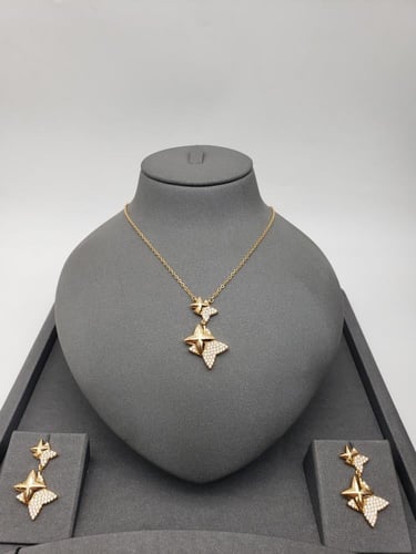 طقم سلسال وحلق بتصميم عصري