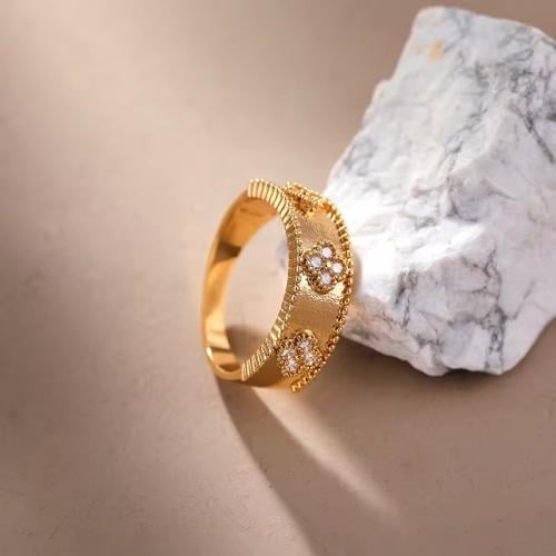 خاتم فان كليف مطلي بالذهب عيار 18 ومرصع بالزركون -...