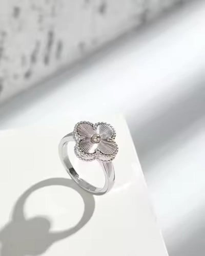 بكج فاخر من 4 قطع مستوحى من تصميم فان كليف