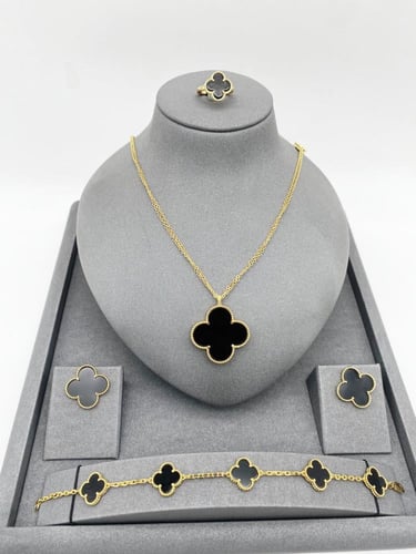 طقم فان كليف حجم كبير 4 قطع عدة الوان - مستوحى