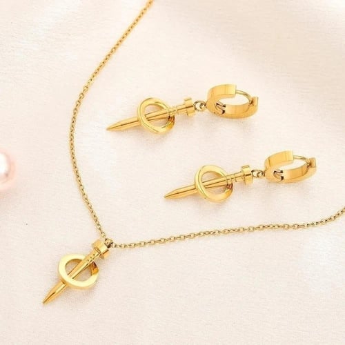 سلسال وحلق كارتير - ذهبي وفضي - مستوحى