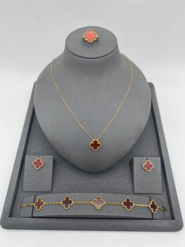 طقم فان كليف 4 قطع - عنابي - مستوحى