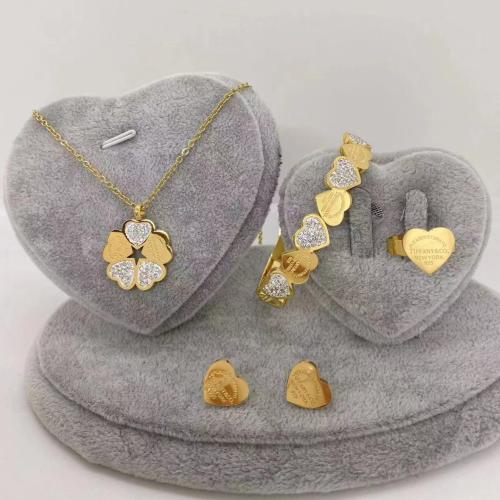 طقم فاخر 4 قطع - ذهبي