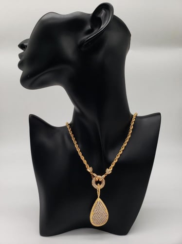 طقم بوشرون سلسال وحلق ذهبي - مستوحى