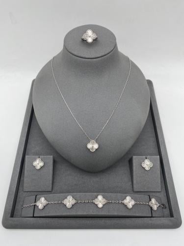 طقم فان كليف 4 قطع فضي - مستوحى