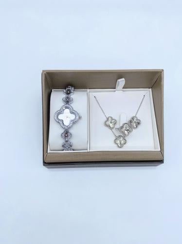 بكج فاخر من 4 قطع مستوحى من تصميم فان كليف