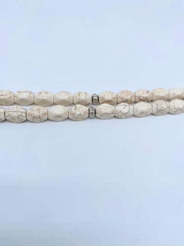 سبحة من حجر الهولايت الطبيعي