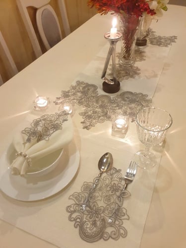 مفرش دانتيل رمادي