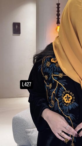 عباية مخمل رسم يدوي وشك يدوي قصة نص بشت