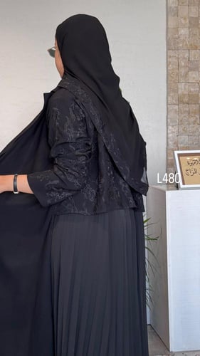 عباية كريب سبشل مع كسرات قصة عادية