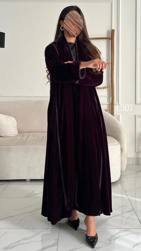عباية مخمل مع قيطان قصة عادية ستريت