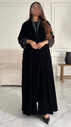 عباية مخمل مع استرتش قصة عادية ستريت
