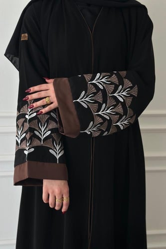 عباية براون