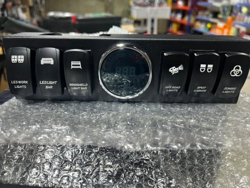 سويتش بانل للرانجلر JK