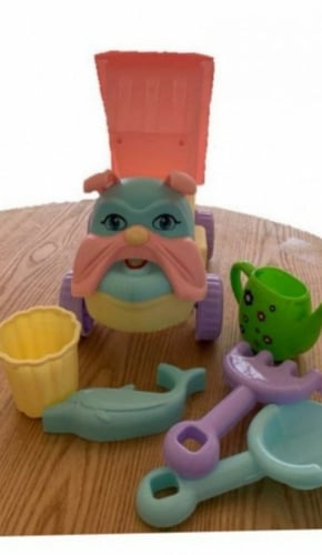 شاحنة القط للرمل+ ادوات