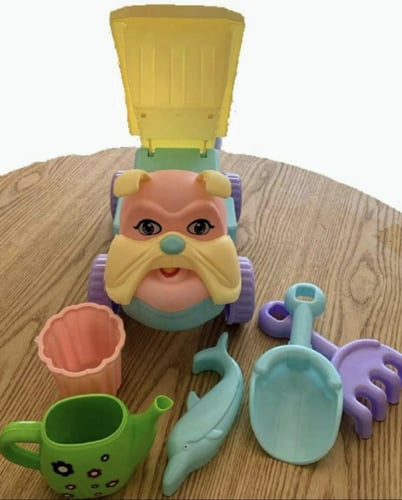 شاحنة القط للرمل+ ادوات